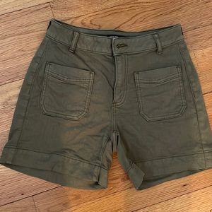 High Rise Green Vera Wang Short - Size 2 (NWOT)